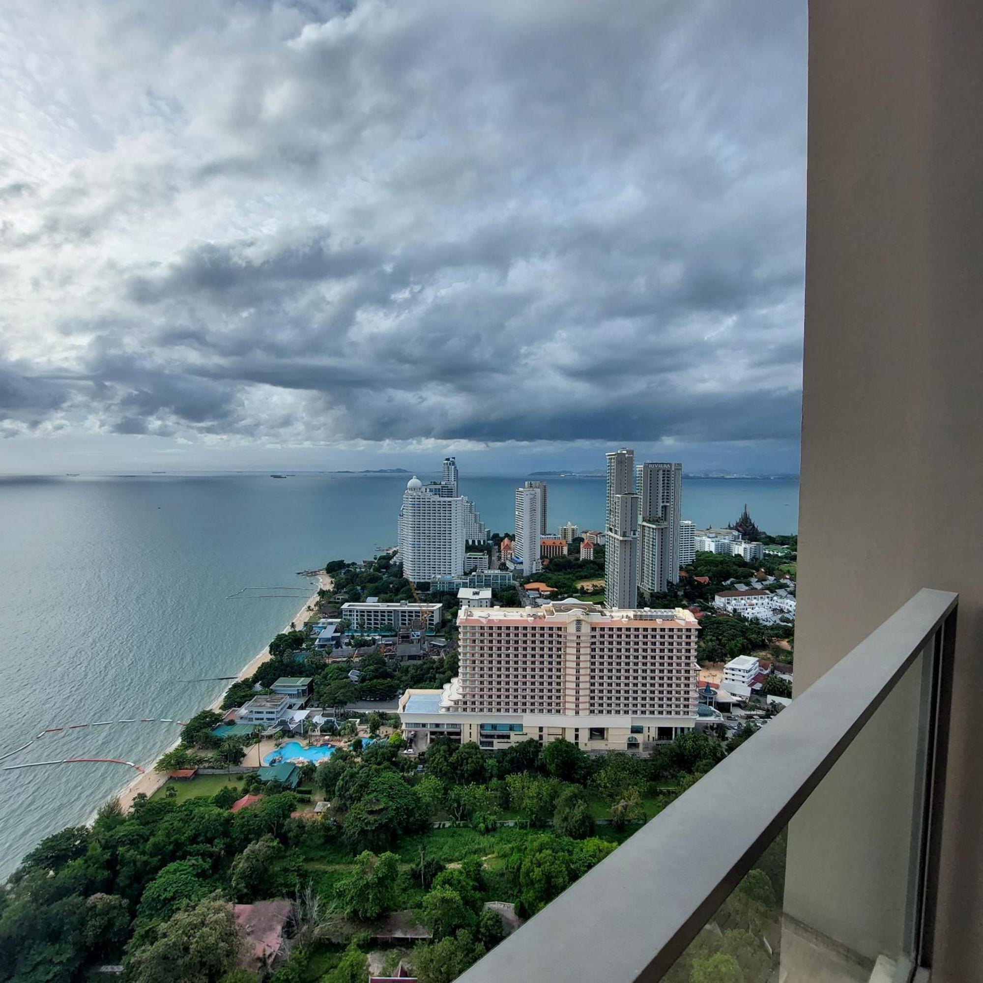 Sea View Apartment In باتايا المظهر الخارجي الصورة