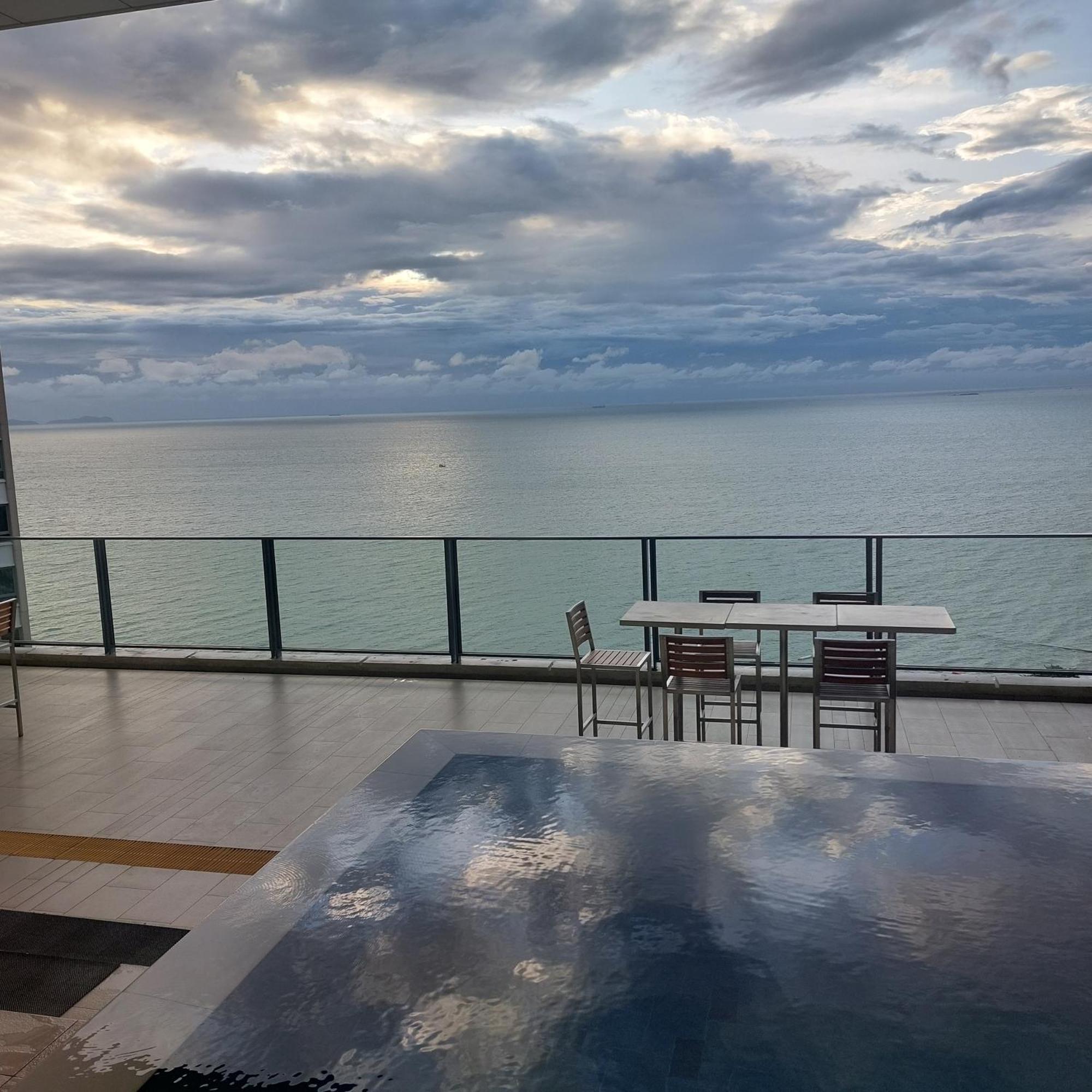 Sea View Apartment In باتايا المظهر الخارجي الصورة
