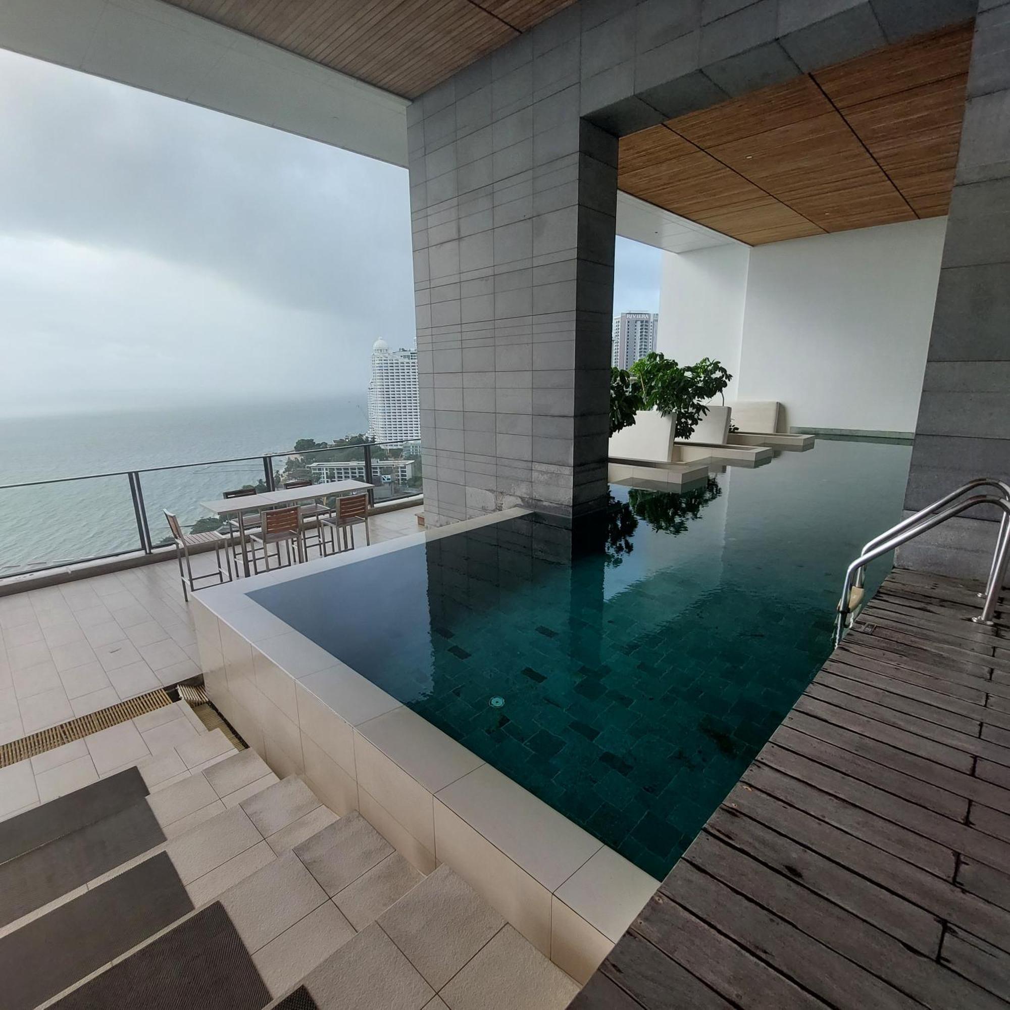 Sea View Apartment In باتايا المظهر الخارجي الصورة