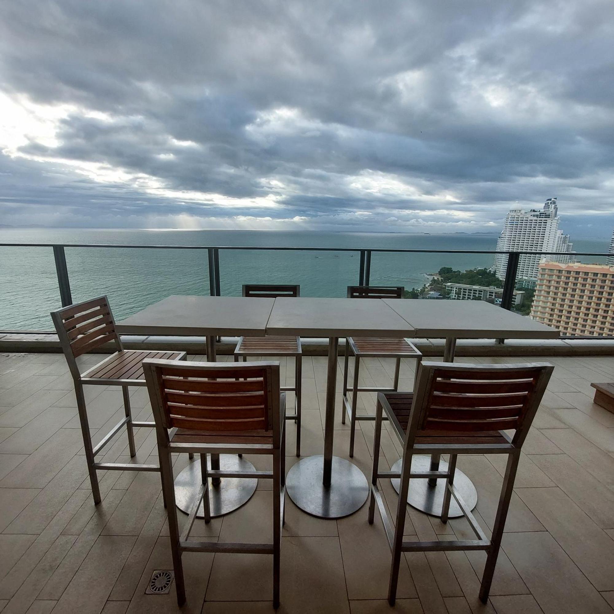 Sea View Apartment In باتايا المظهر الخارجي الصورة