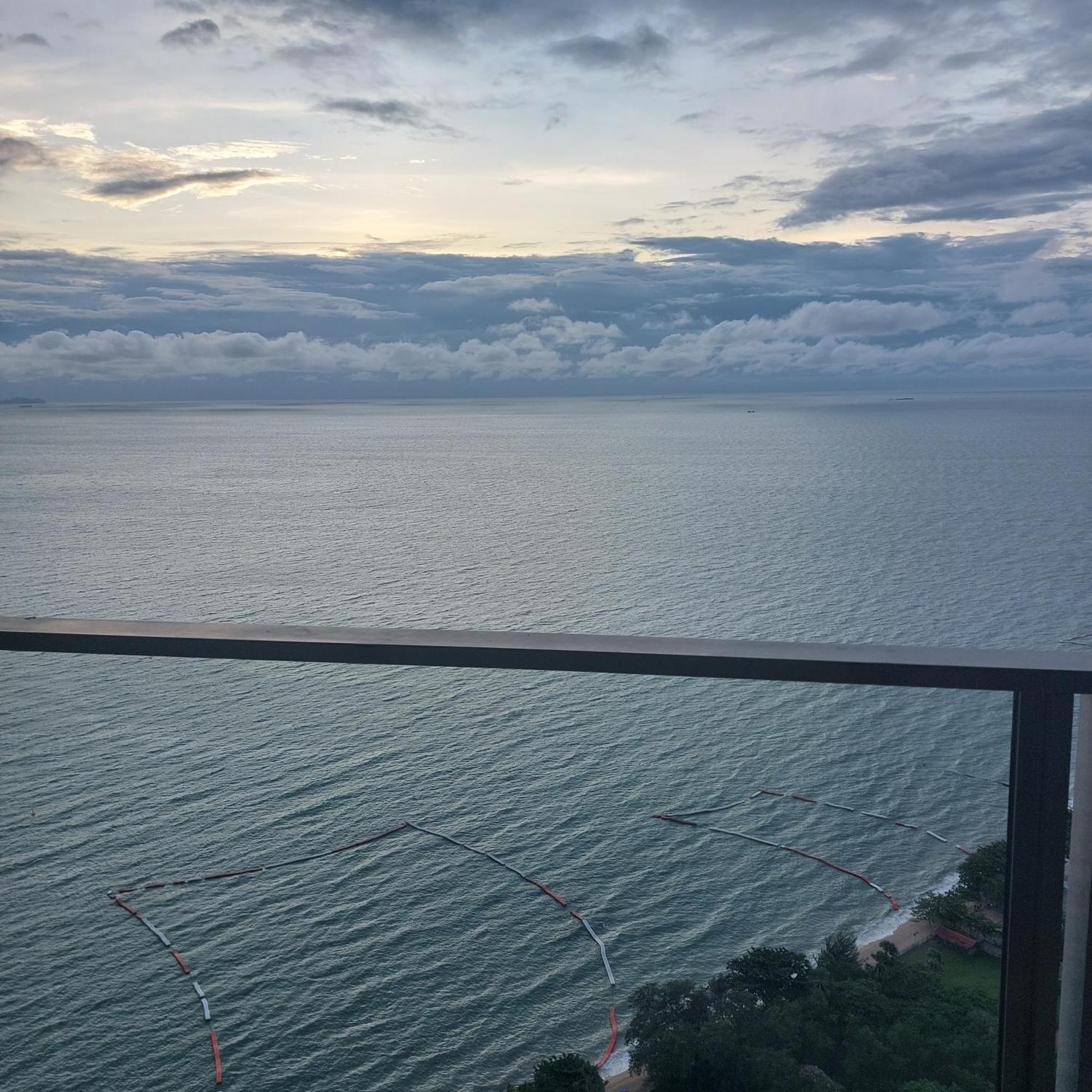 Sea View Apartment In باتايا المظهر الخارجي الصورة
